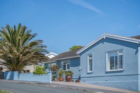 Town Heights Holiday Home  Tenby