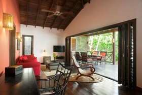 Le Phare Bleu Boutique Hotel & Marina