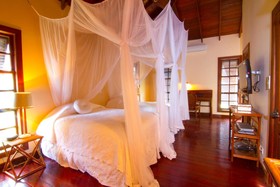 Le Phare Bleu Boutique Hotel & Marina