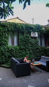 Karvi Hostel & Suites