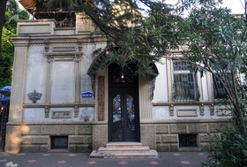 Karvi Hostel & Suites