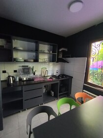 Karvi Hostel & Suites