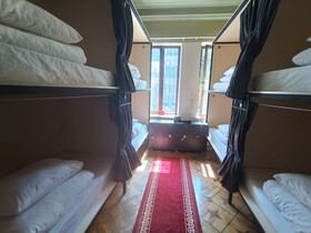 Karvi Hostel & Suites