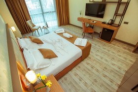 New Wave Hotel