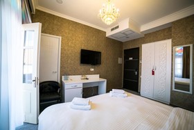 Aivani Hotel