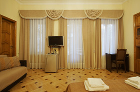 Arta Hotel