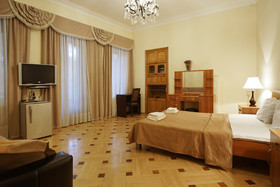 Arta Hotel