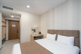 Brooch Hotel