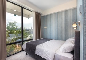 Brooch Hotel