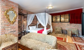 Brooch Hotel