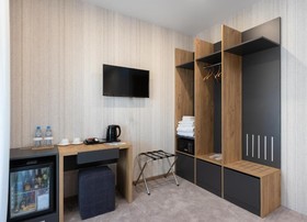 Brooch Hotel