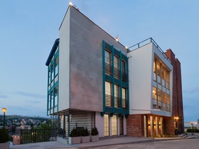 Brooch Hotel