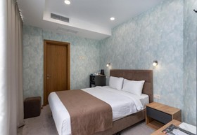 Brooch Hotel