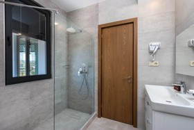 Brooch Hotel