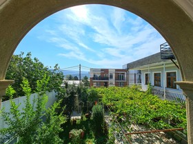 Grayhouse Elia Apartment