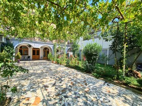 Grayhouse Elia Apartment