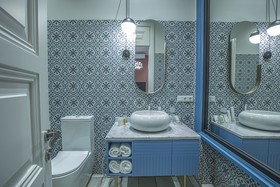 Heritage Hotel And Suites
