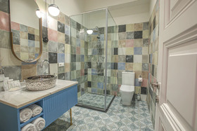 Heritage Hotel And Suites