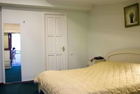 Hotel Demi