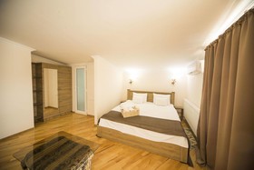Log Inn Hotel