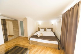 Log Inn Hotel