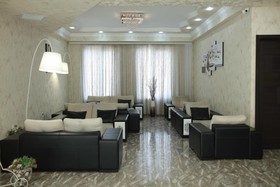 L Plaza Hotel