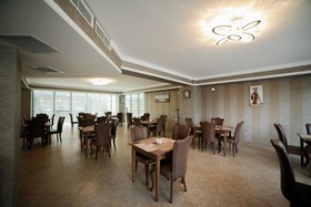 L Plaza Hotel