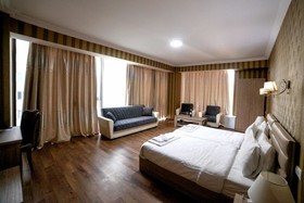L Plaza Hotel