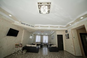 L Plaza Hotel