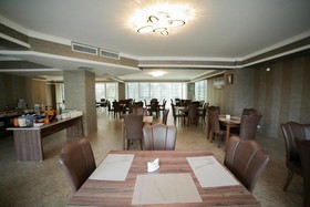 L Plaza Hotel