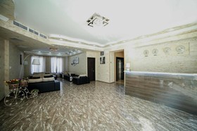 L Plaza Hotel