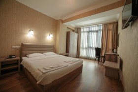 L Plaza Hotel