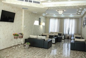 L Plaza Hotel