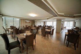 L Plaza Hotel
