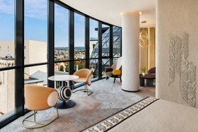 Paragraph Freedom Square, a Luxury Collection Hotel, Tbilisi