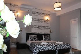 Qeroli Hotel