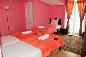 Qeroli Hotel