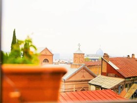 Qeroli Hotel