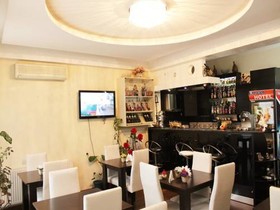 Qeroli Hotel