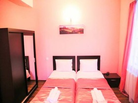 Qeroli Hotel
