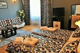 Qeroli Hotel