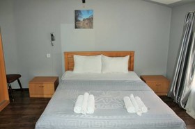 Qeroli Hotel