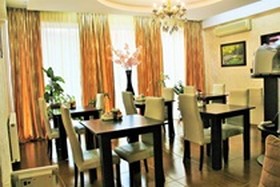 Qeroli Hotel
