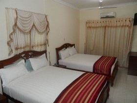 De Holiday Beach Hotel