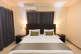 Earl Heights Apartment Hotel