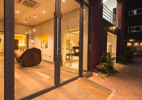 Earl Heights Apartment Hotel