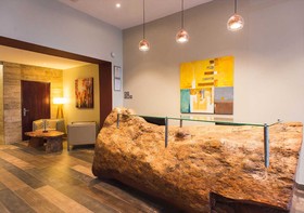 Earl Heights Apartment Hotel
