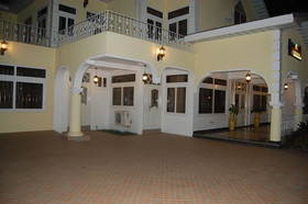 Kingsbridge Royale Hotel