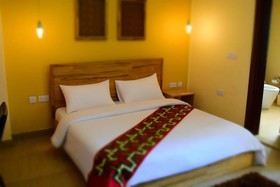 Roots Hotel & Apartment