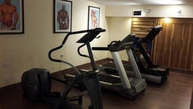 Roots Hotel & Apartment